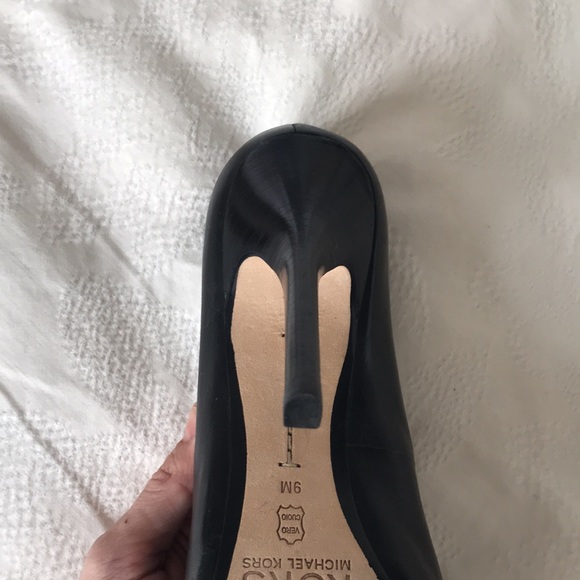 Kors by Michael Kors Aberly Pump - Picture 14 of 17